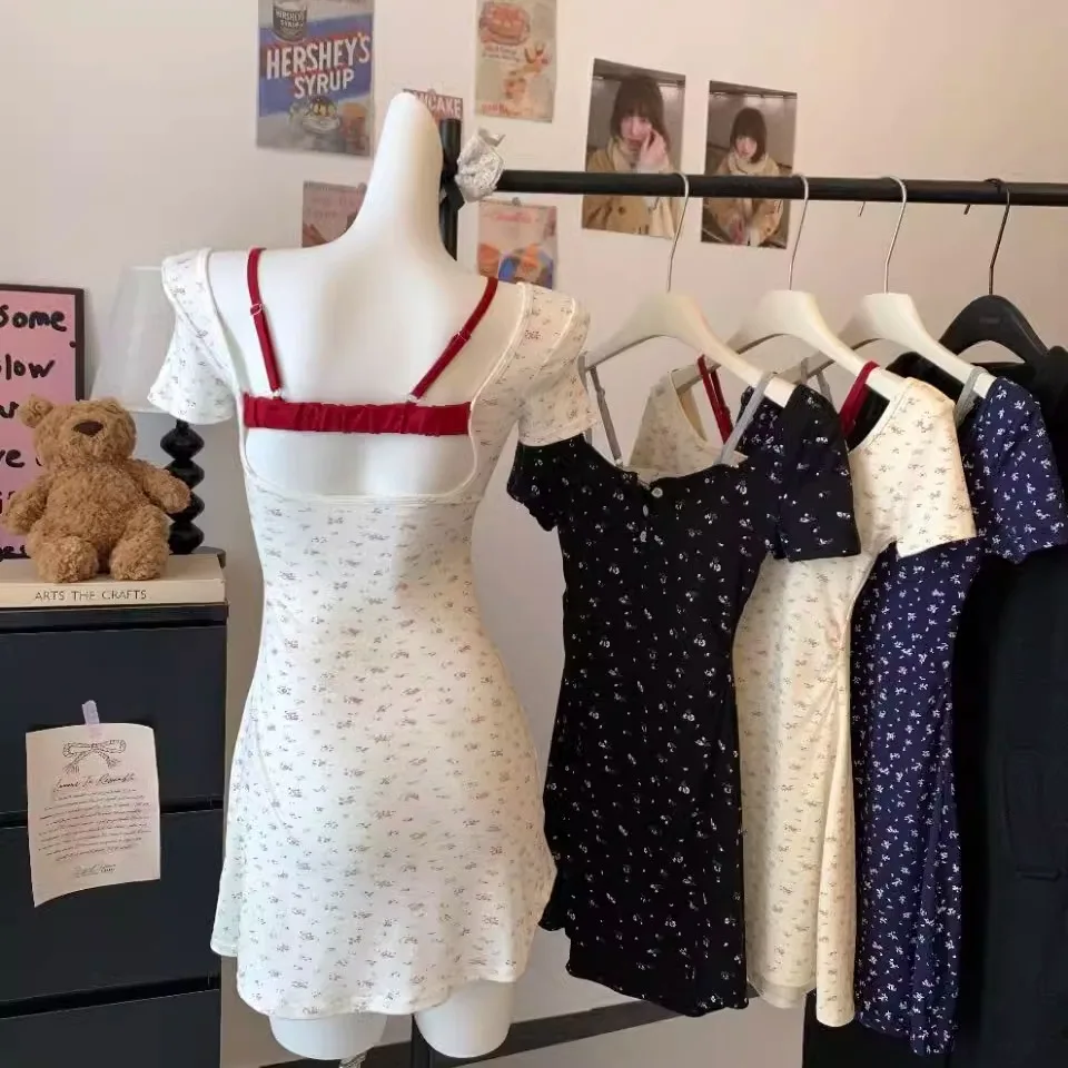 فستان قصير بتصميم بدون ظهر وطباعة زهرية، موضة نسائية لفصلي الربيع والصيف، تنورة قصيرة بتصميم A-Line مع تضييق عند الخصر.