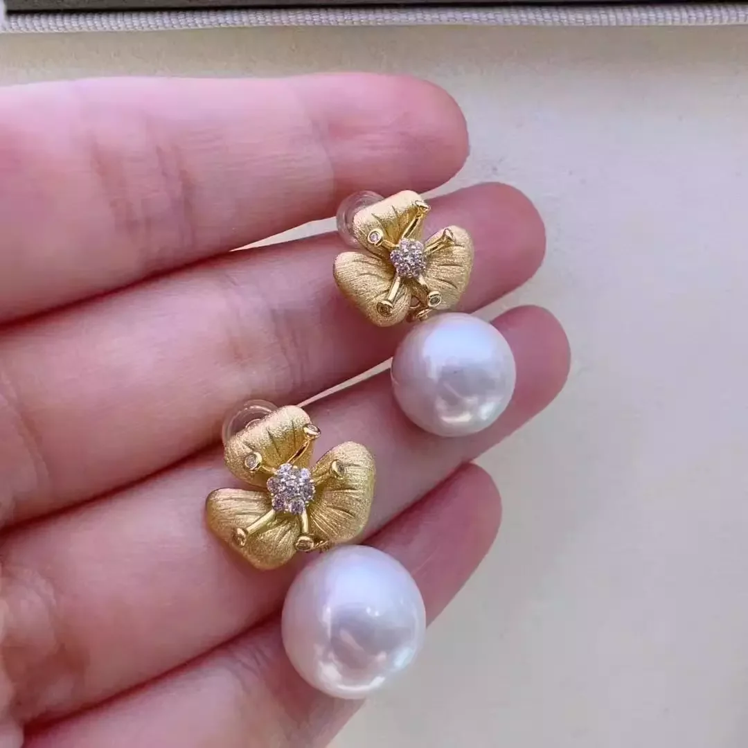 

Gorgeous and elegant pair of AAAA 10-11mm natural South Sea round white pearl earrings 925s