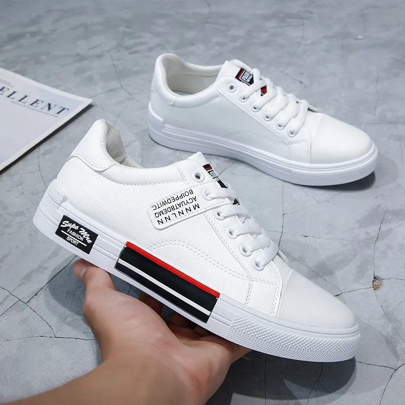 Sepatu kanvas kulit modis untuk pria, sepatu Sneakers kasual High-Top musim gugur, sepatu Tenis datar antiselip untuk pria