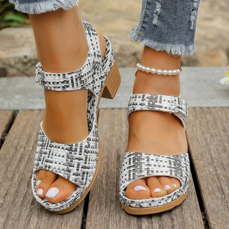 2025 summer new large size thick high heel sandal women 2025 summer new TEUM explosive lightweight women wearing sandals