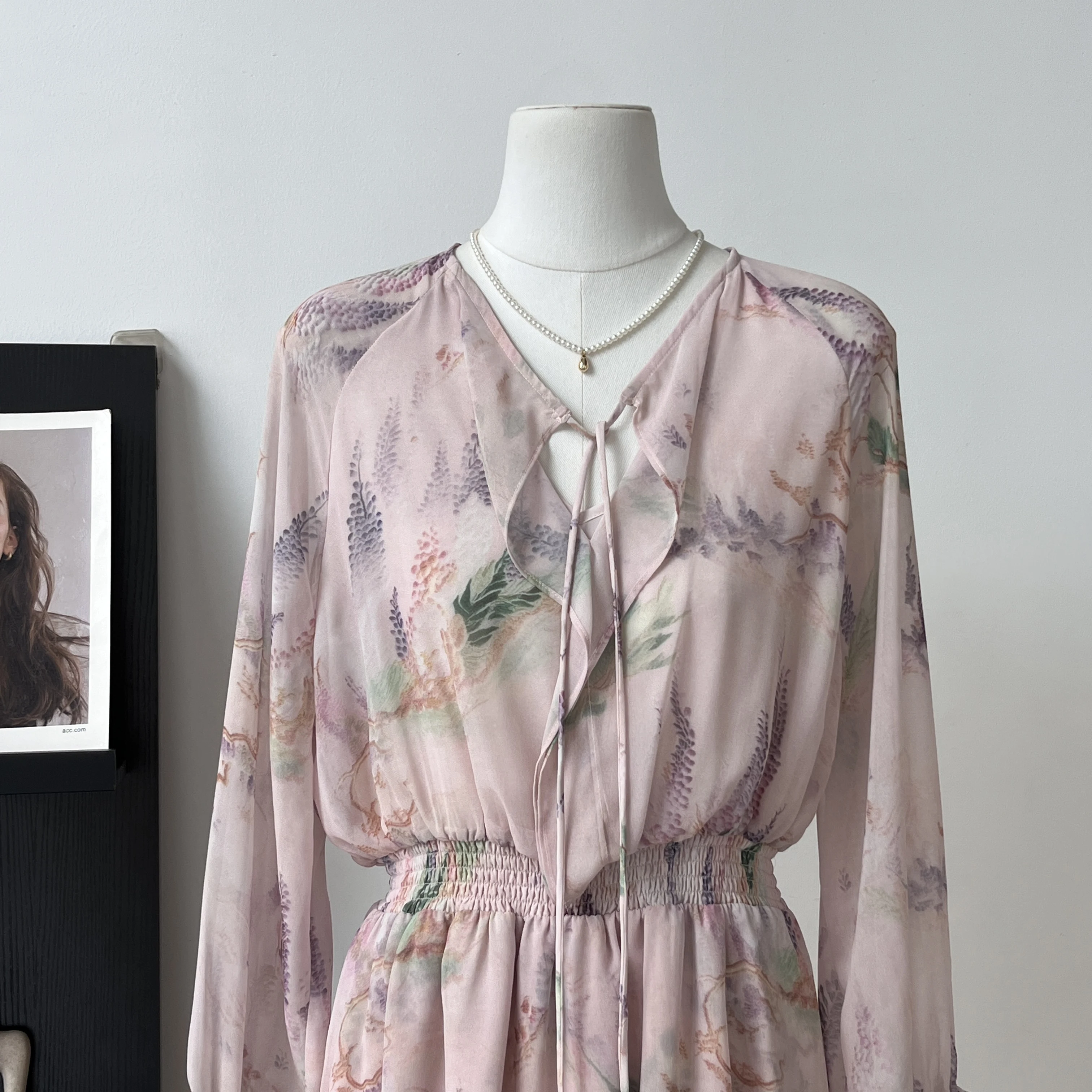 Vestido Floral de manga larga de verano y otoño para mujer, ropa de calle para mujer, vestido elegante de vacaciones con cordones y cuello en V, vestido acampanado