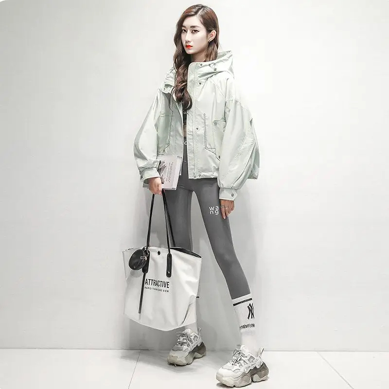 A Fashionable and Niche 2026 Casual Jacket Hooded Simple and Commuting New Short Loose Windbreaker Jacket for Small People Coat