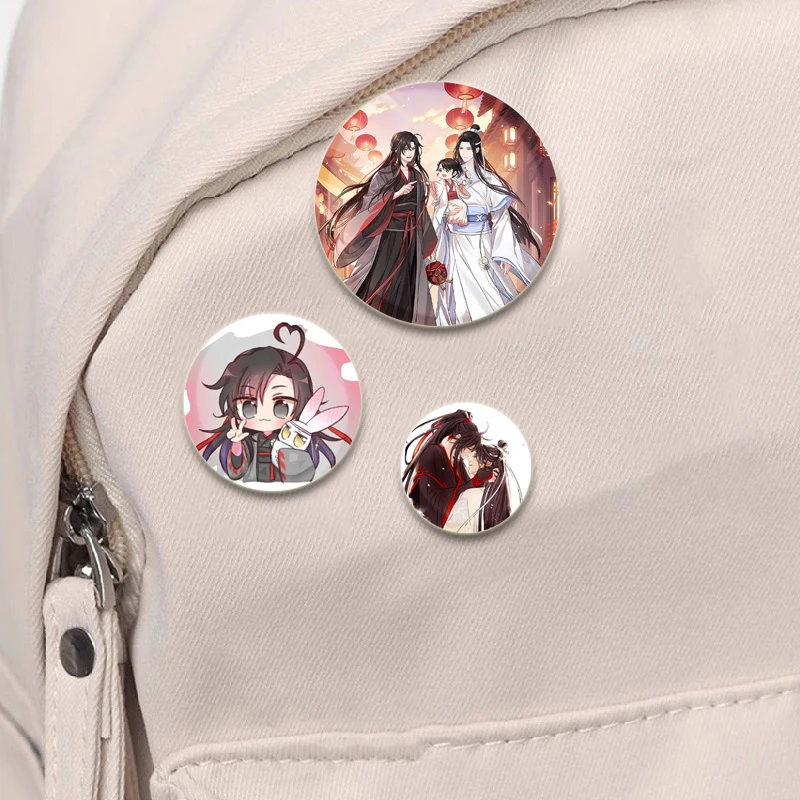 Anime Mo Dao Zu Shi HD Stampa Spilla Distintivo Figura di cartone animato Wei Wuxian Lan Zhan Spille con display rotondo Decorazione di gioielli Spilla