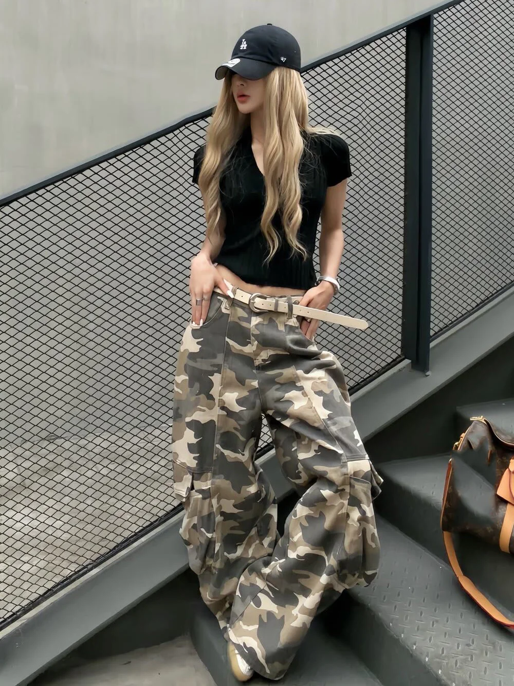 

Женские джинсовые брюки в американском стиле с камуфляжным принтом, высокой талией, множеством карманов, свободного кроя, широкие штанины, длинные