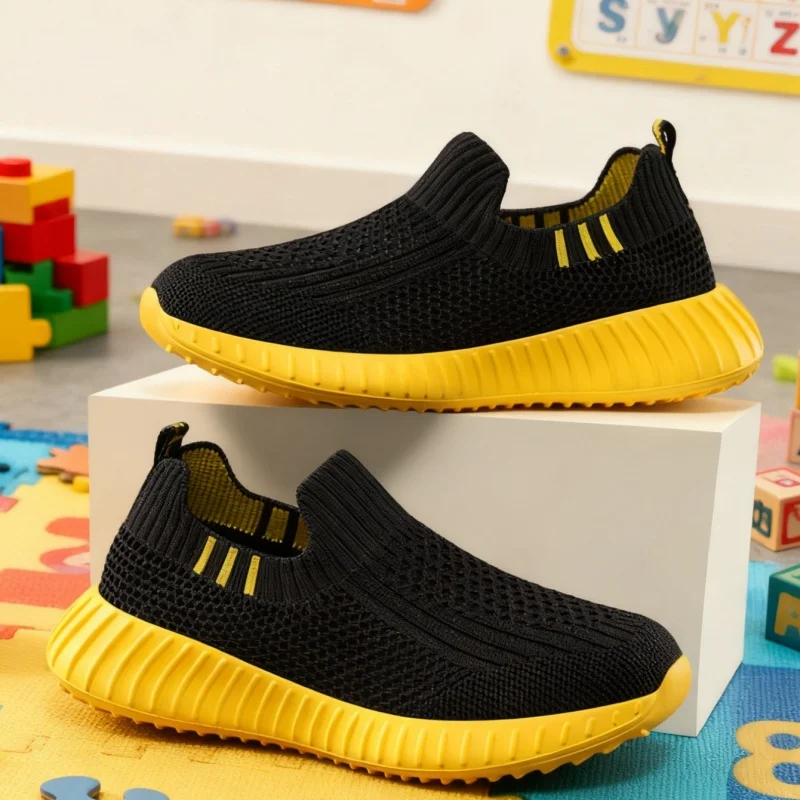 

A pair of children's four-season mesh sports shoes, soft and comfortable one-step slip-on lazy shoes, sizes 28-40，HL-669