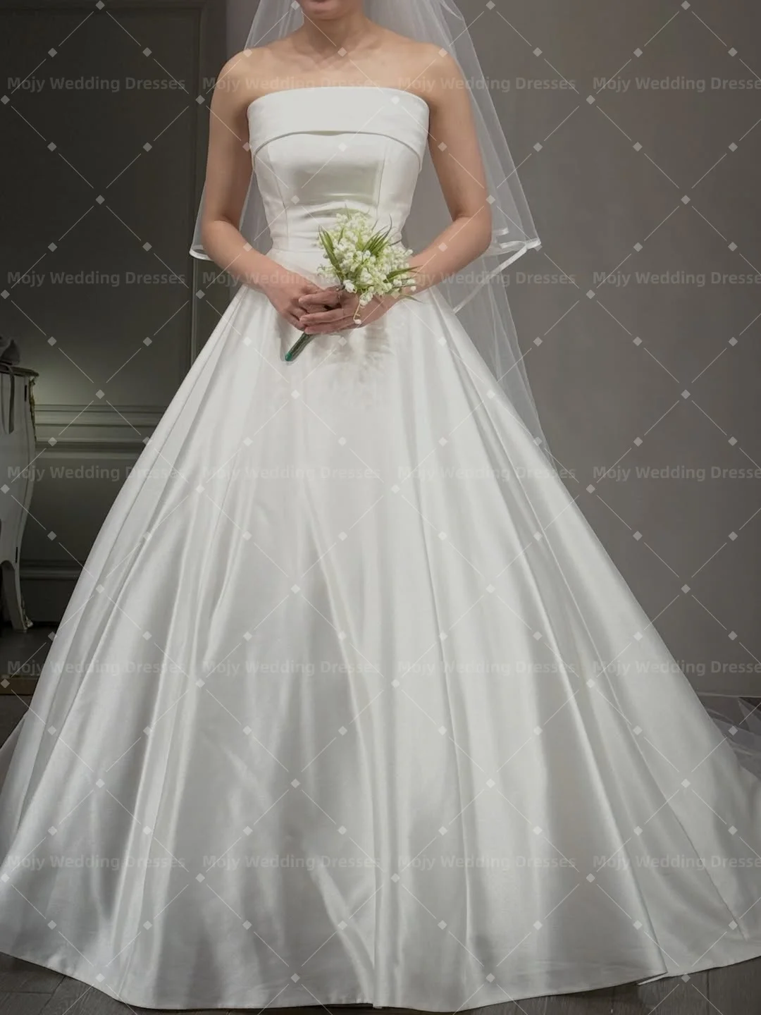 

Mojy Strapless Soft Satin Wedding Dresses Elegant Lace-up Sleeveless Elegant Brides Gowns Bridal 웨딩드레스 Customized 2026