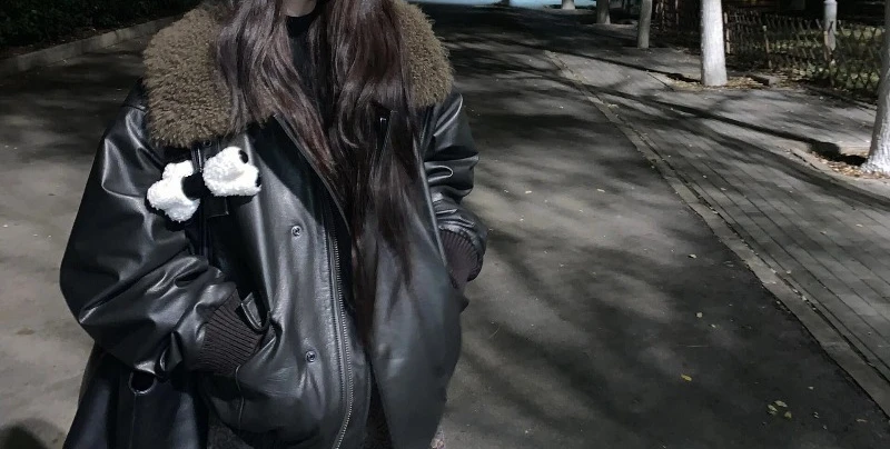 

Retro Versatile Patchwork Plush Lapel Thickened Cotton Jacket for Women in Winter Versatile and Warm