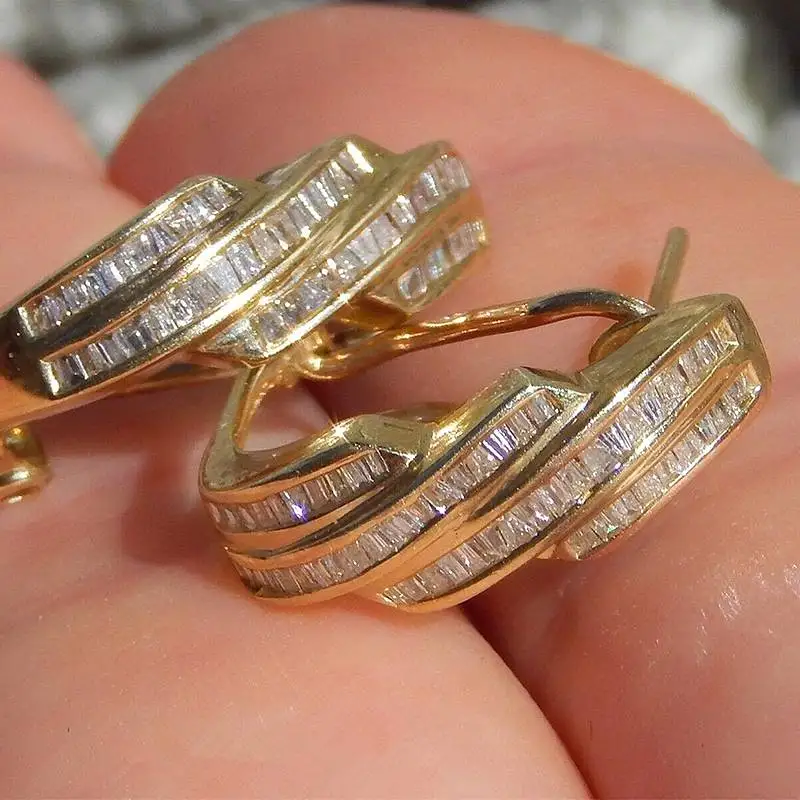 Huitan Luxus-Ring für Damen, bezaubernd, goldfarben, eingelegt, funkelnder Zirkonia, Modeaccessoires für Hochzeit, Party, edler Schmuck