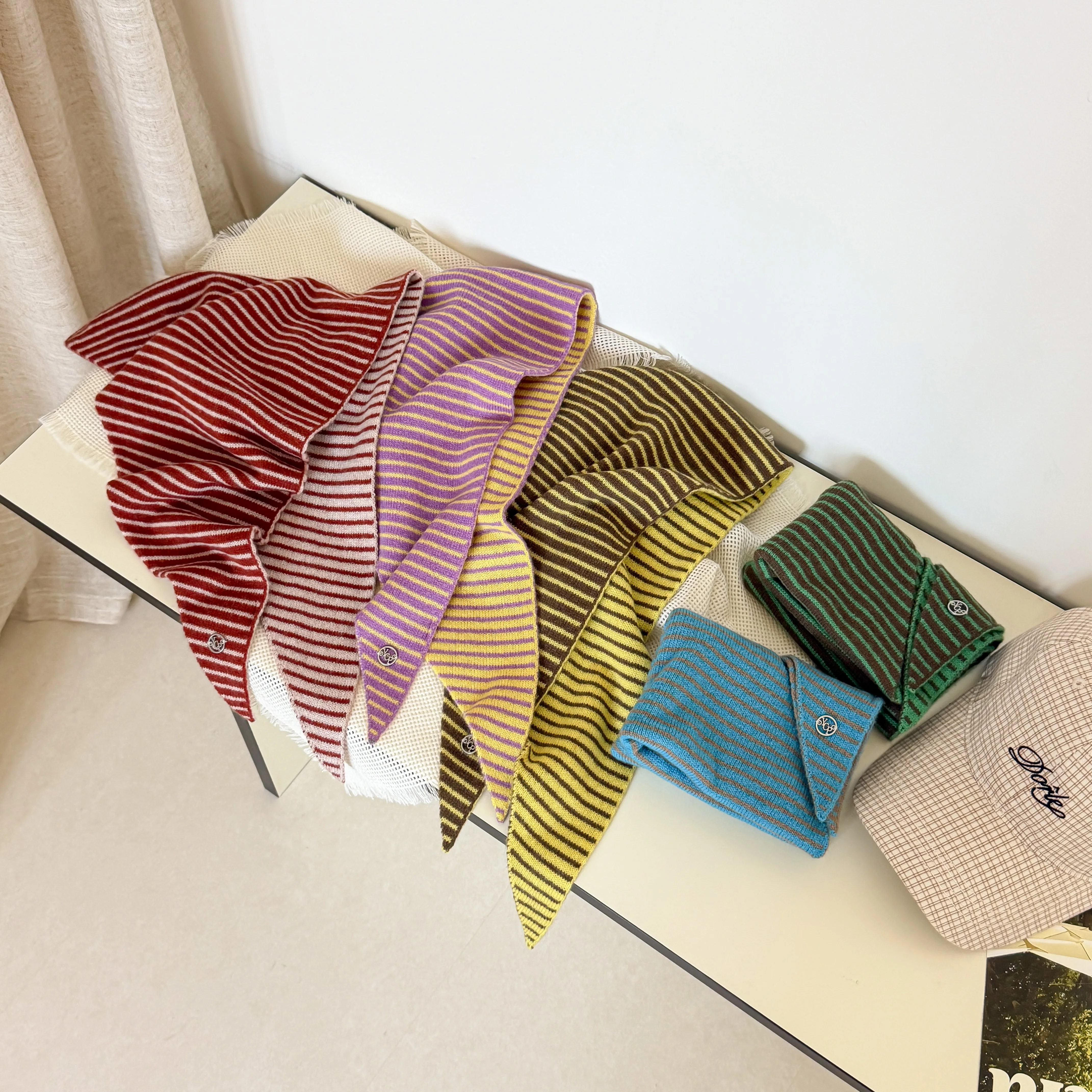 A Piece of Autumn and Winter Decorative Striped Pure Wool 100% Knitted Triangle Scarf for Women, Used as a Fake Collar, Decorative Scarf for Air-Conditioned Rooms, and Fashionable Shawl