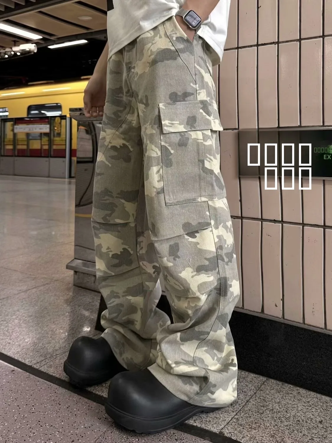 

Ретро-джинсы в американском уличном стиле, с эффектом потертости, камуфляжные, рабочие, мужские, повседневные, свободного кроя, прямые штанины, средняя посадка, на молнии