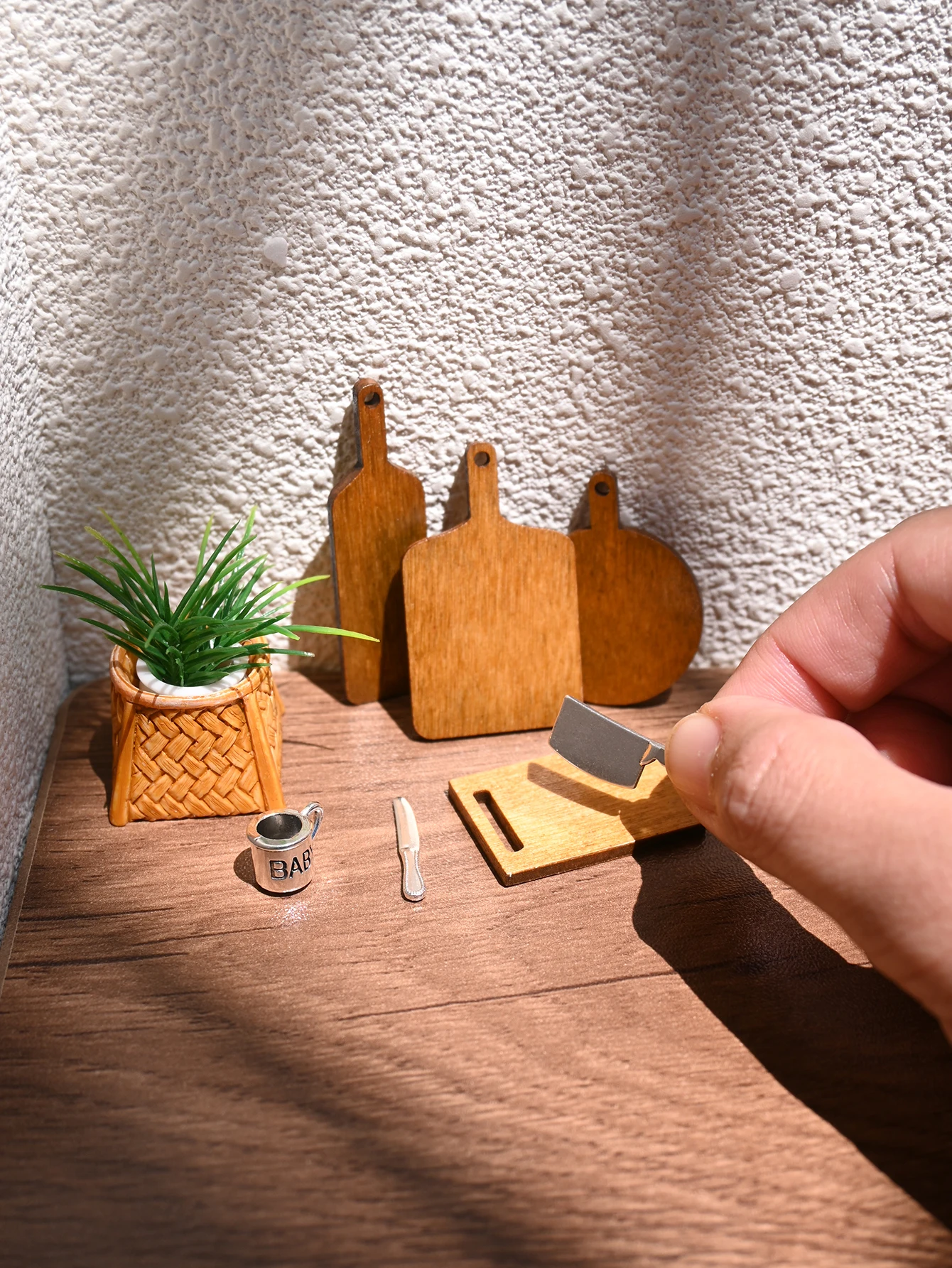 A Miniature Kitchen Tool Scene Decoration, Miniature Cutting Board, Miniature Knives, Dollhouse Dollhouse Accessories, Dollhouse Toys, Toy House Decorations, Miniature Food Toys, Photography Props, Miniature Landscape Decorations, Miniatures Decoration, Small Gifts, Giveaways, Home Decor Items