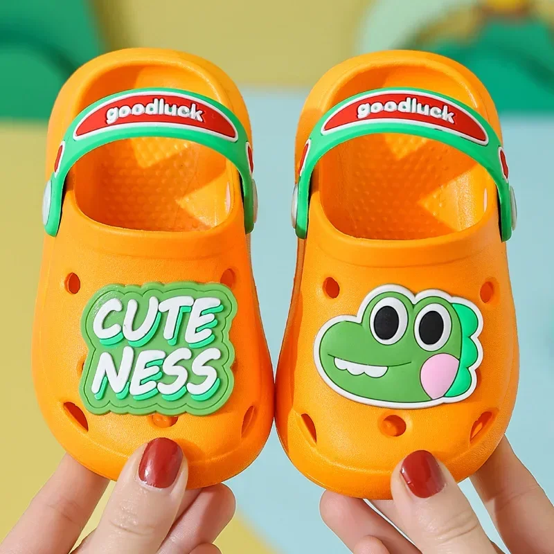 Scarpe da giardino per bambini Simpatici sandali da spiaggia in EVA Cartoon Neonati Ragazze Ragazzi Pantofole estive Morbide pantofole da esterno