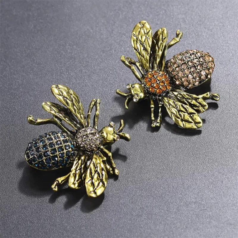 Vintage Exquisite Bee Rhinestone Brooches For Women Fashion Shiny Insect Brooch Pin Cute Badges Clothing Suit Corsage