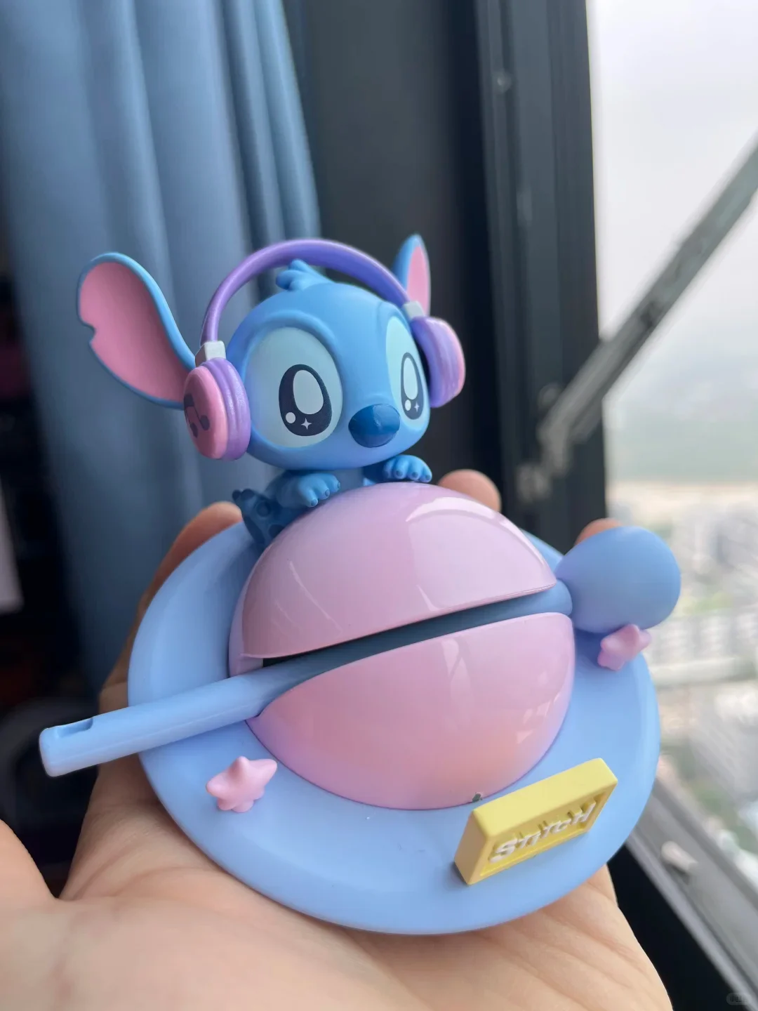 

Коллекционная мини-фигурка Stitch Music Knock-Knock Series в слепой коробке, настольное украшение, модель игрушки, подарок на день рождения, сюрприз