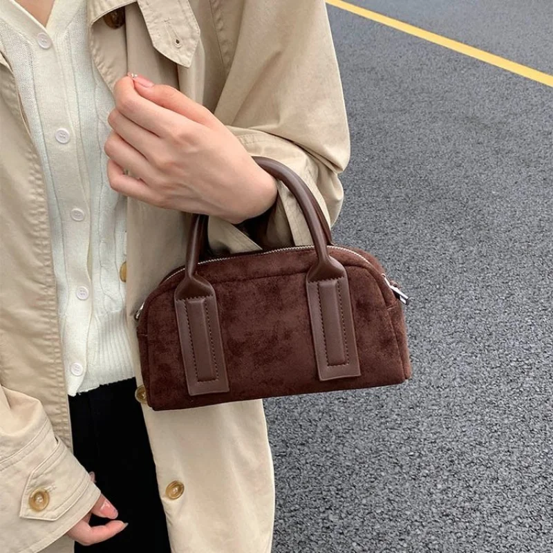

Women's Messenger Bag By Luxury Brand, Made Of Durable Leather, Spacious With Pockets, Ideal For Work Or School Use