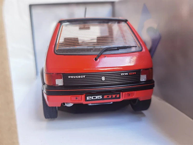 1:18 Scale P 205 GTI Simulation Alloy Car Model Diecast Toy Collectible Ornaments