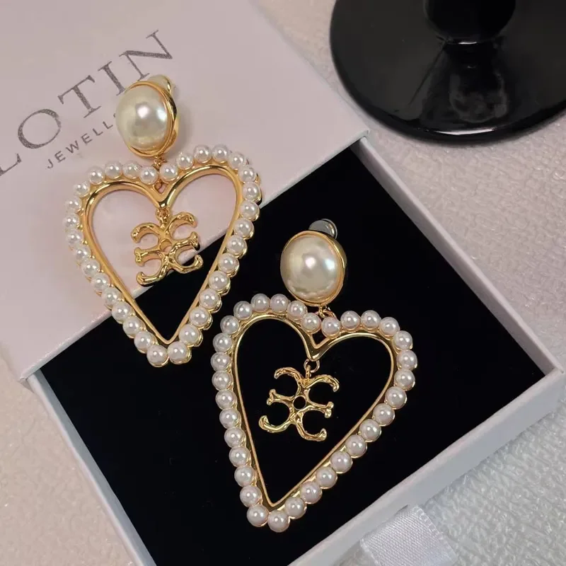 Light luxury simple pearl love stud earrings French three-dimensional peach heart earrings niche hollow design large heart