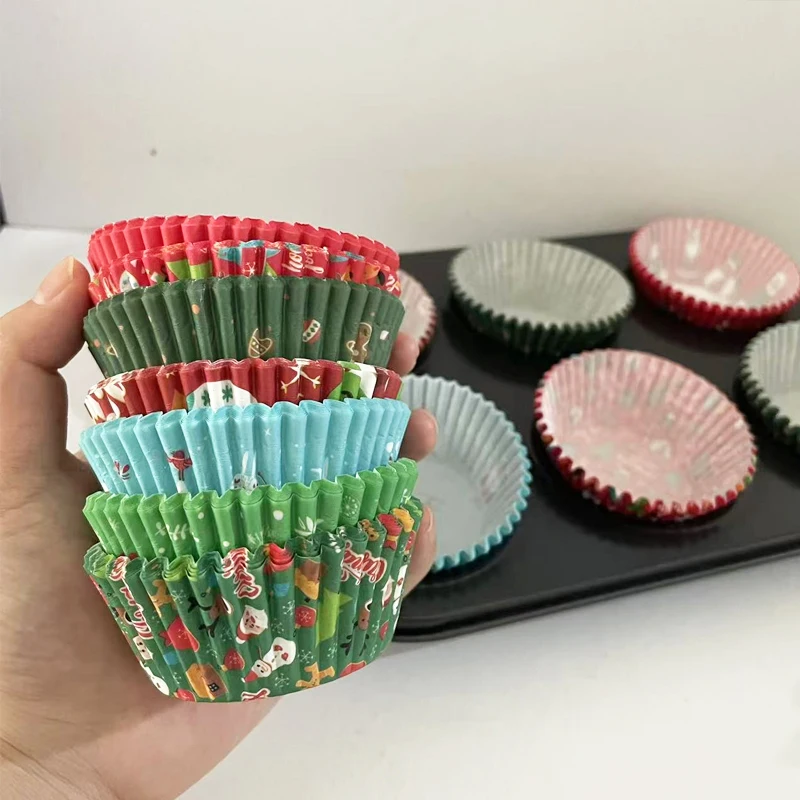 100Pcs/200Pcs Christmas Paper Cups - Random Styles, Oil-Proof Baking Paper Cups, Used for Christmas Cake Cups, Muffin Cups, High-Temperature Cupcake Paper Cups, Kitchen Baking Tools, Ideal for Baking Holiday Treats