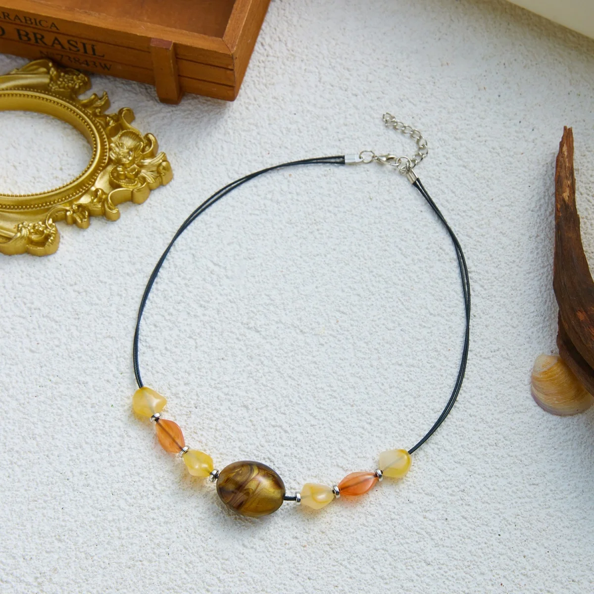 Ästhetische Boho-Halskette mit unregelmäßigen Acrylperlen und schwarzem Seil für Damen und Herren, Retro-Handarbeit, geometrischer Choker, Partyschmuck – Detail 28