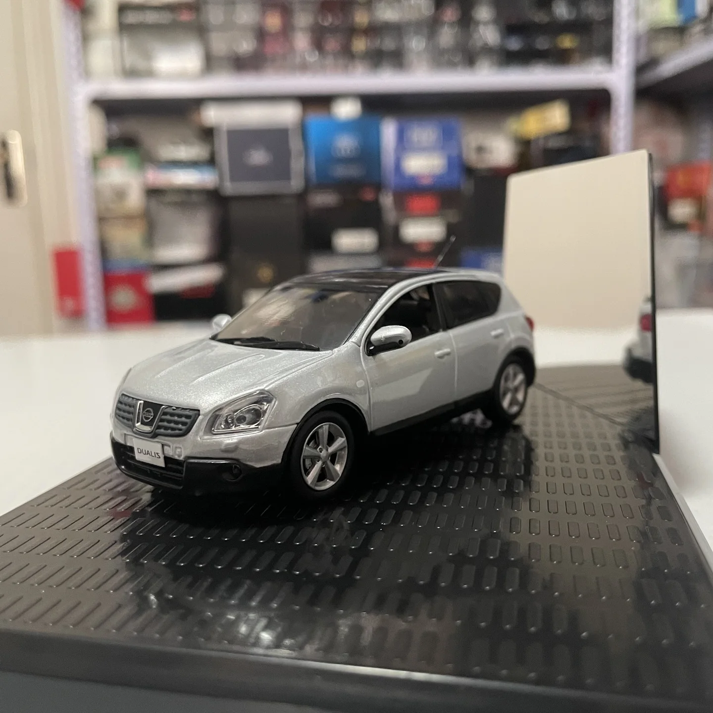 

KYOSHO 1:43 Scale Diecast Alloy Nissan Qashqai Dualis 2007 Toys Cars Model Classics Nostalgia Adult Gift Souvenir Static Display