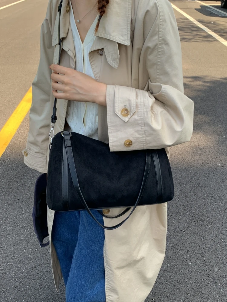 حقيبة كتف عصرية للنساء لخريف وشتاء 2025، حقيبة صغيرة متعددة الاستخدامات على شكل وسادة، حقيبة كروس بودي بأسلوب كاجوال