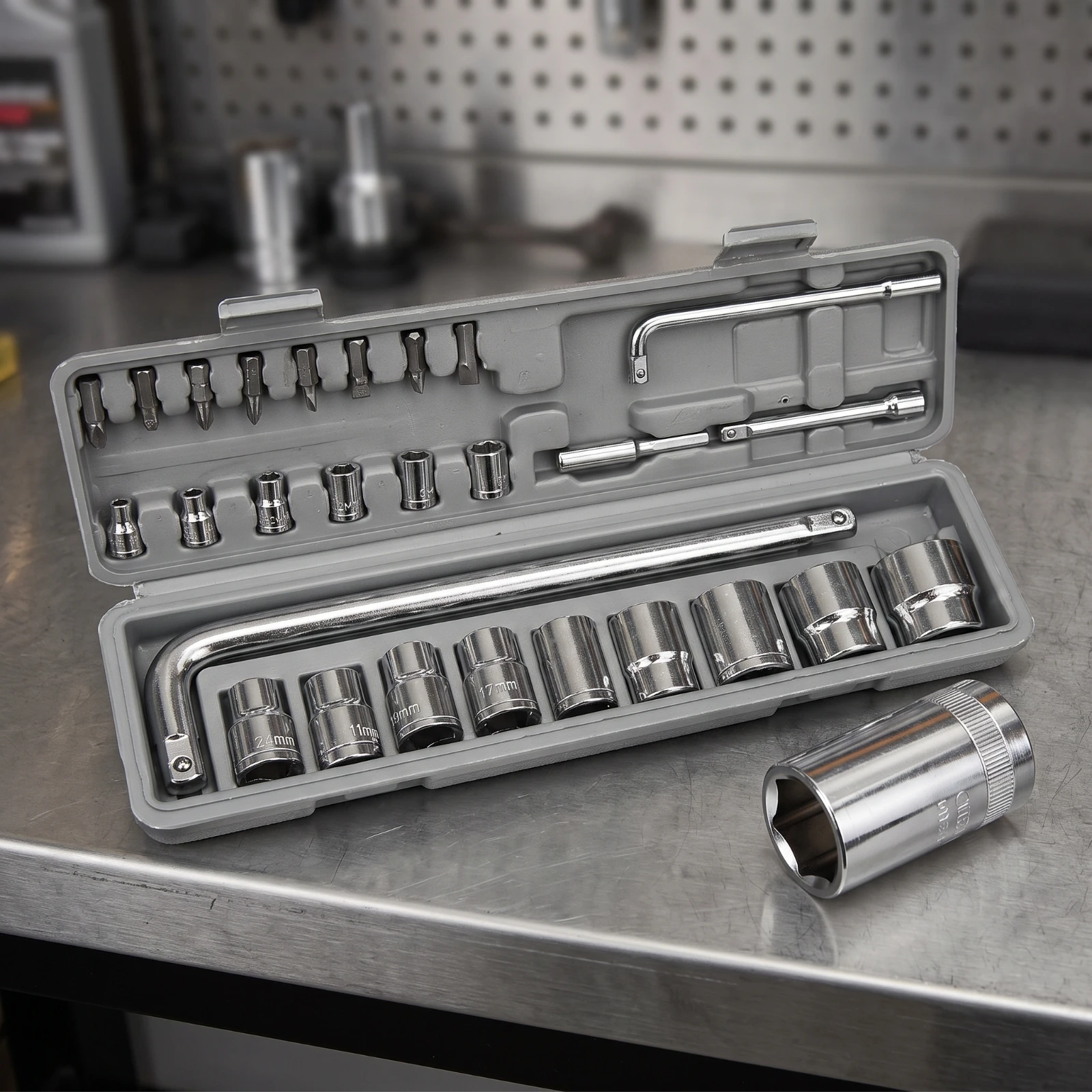 28 Pieces Socket Wrench Tool Kit Sturdy Socket Wrench Set Ratchet Set with Case Heavy-Duty Car and Motorcycle Tool Kit Metric