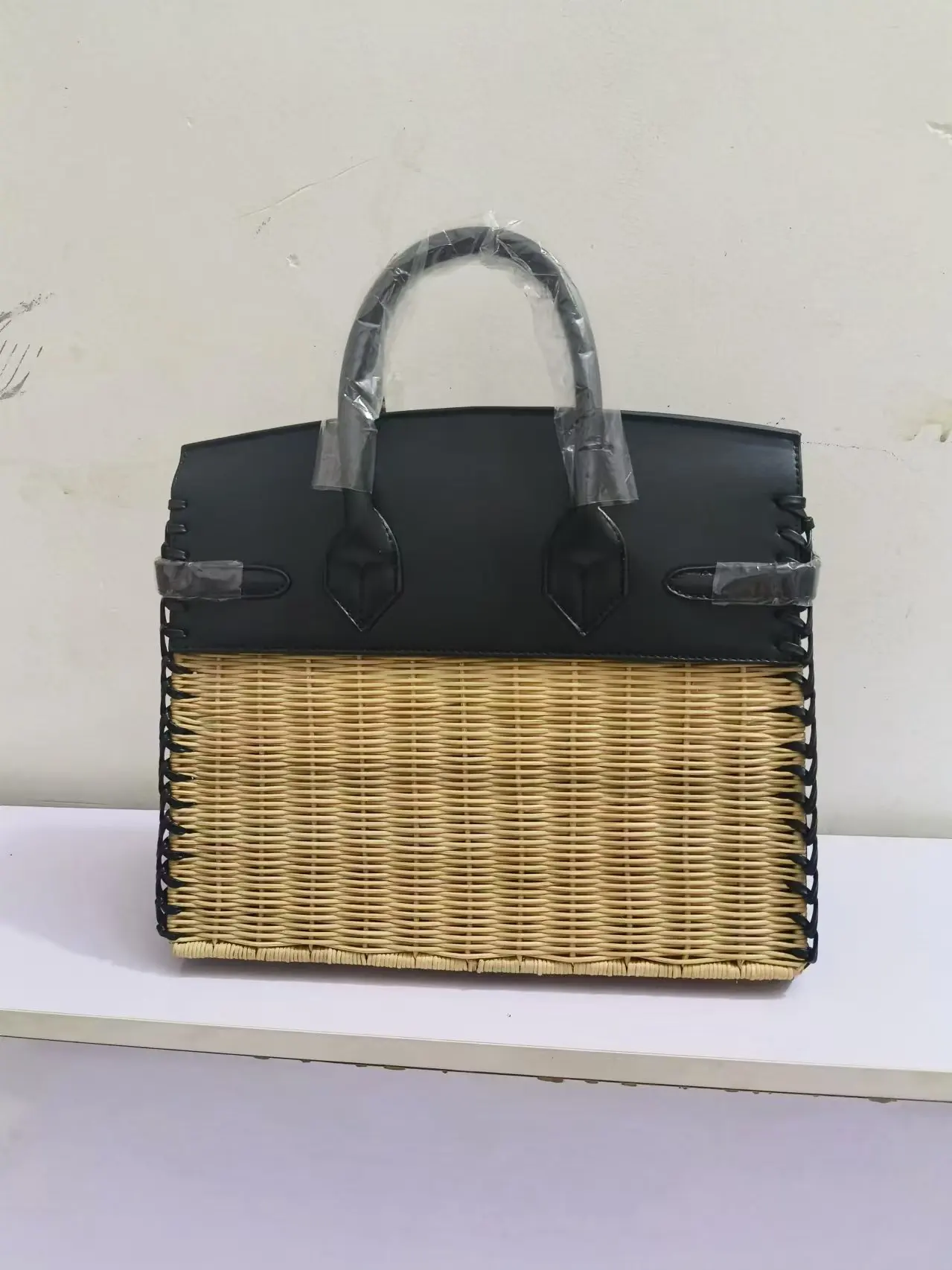 Hand woven handbag grass woven rattan bag