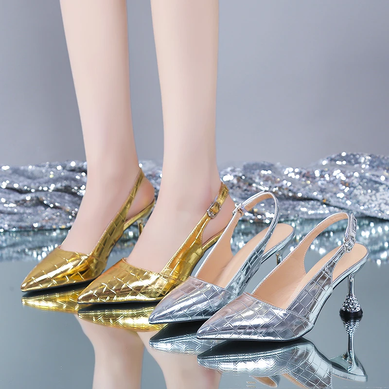 

Женские сандалии 2025 года, новые летние золотистые, серебряные туфли с острым носком, женские элегантные сандалии с открытой пяткой, большой размер, офисная женская обувь для женщин