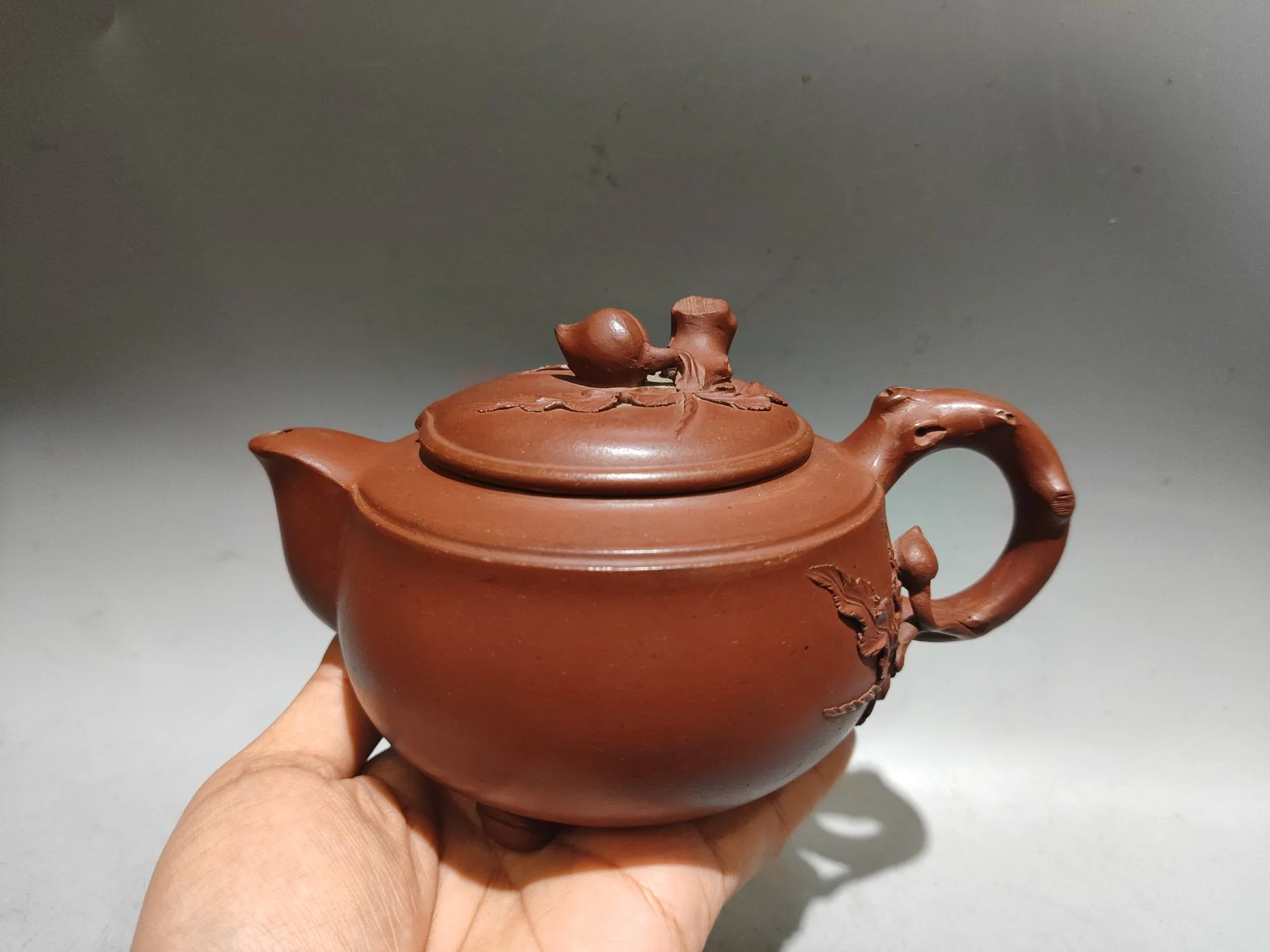 Old Yixing Purple Clay Teapot Peach shaped teapot Three legged longevity peach lid pot Kettle Teapot Flagon