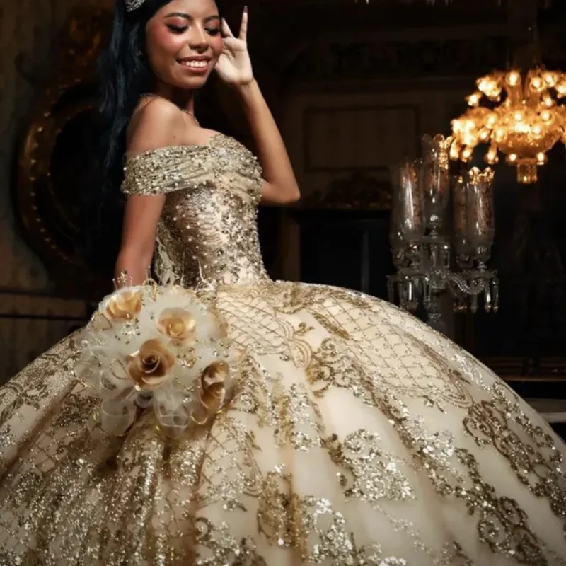 

Блестящие платья Quinceanera цвета шампанского по индивидуальному заказу с открытыми плечами и аппликацией из пайеток с длинным хвостом Vestido 15, Quinceanera