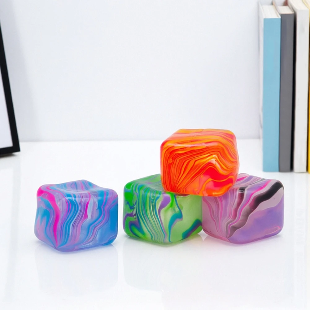 Giocattolo da spremere antistress per cubetti di ghiaccio per l'ansia Bellissimo design di cubetti di ghiaccio che scorre. Viaggio portatile Fidget-Compagno