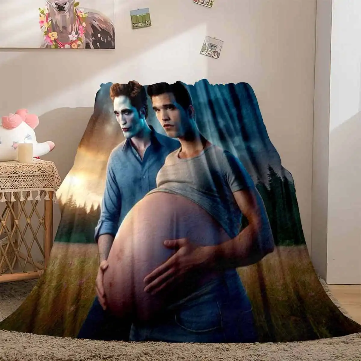 Funny Twilight Vampire Wolf Print Flannel Throw Blanket, Creative Pregnant Man Design Soft Fleece Blanket for Home Sofa Bed Gift