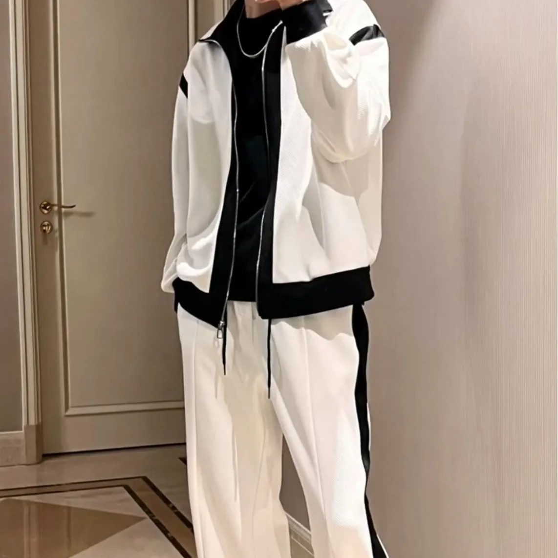 

Модный брендовый повседневный спортивный костюм мужской весной и осенью 2024, новый товар с цветными блоками и воротником-стойкой, корейская версия, свободный и хан.