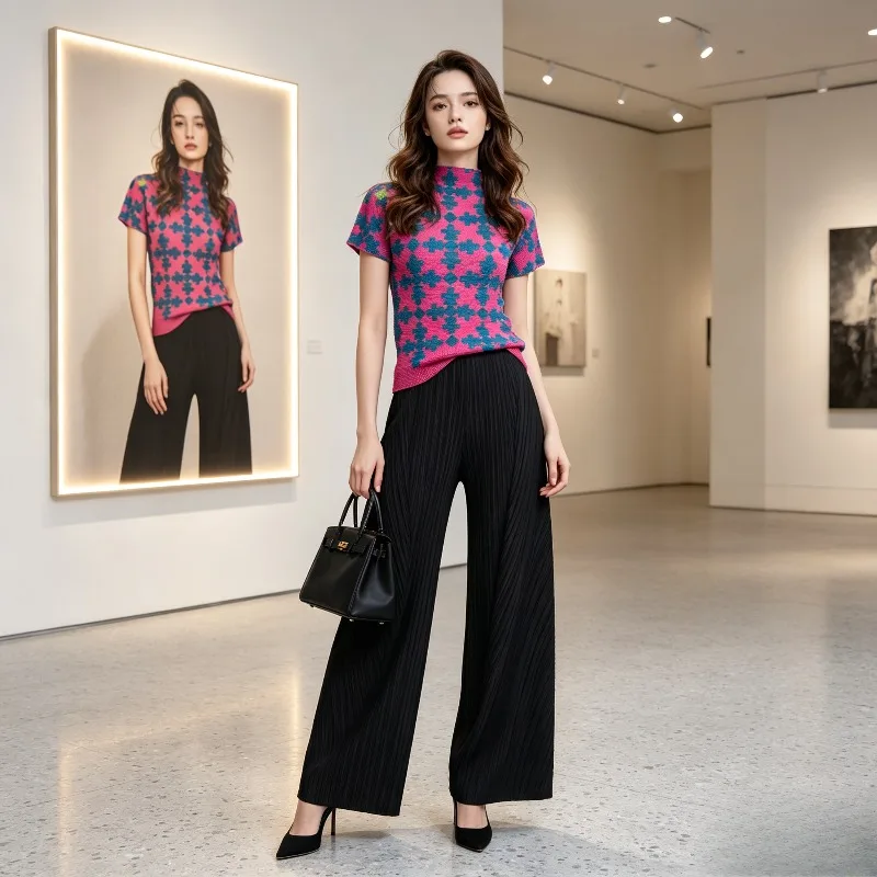 camiseta-miyake-plisada-original-2026-con-estampado-de-poker-cuello-medio-alto-manga-corta-prenda-versatil-para-mujer