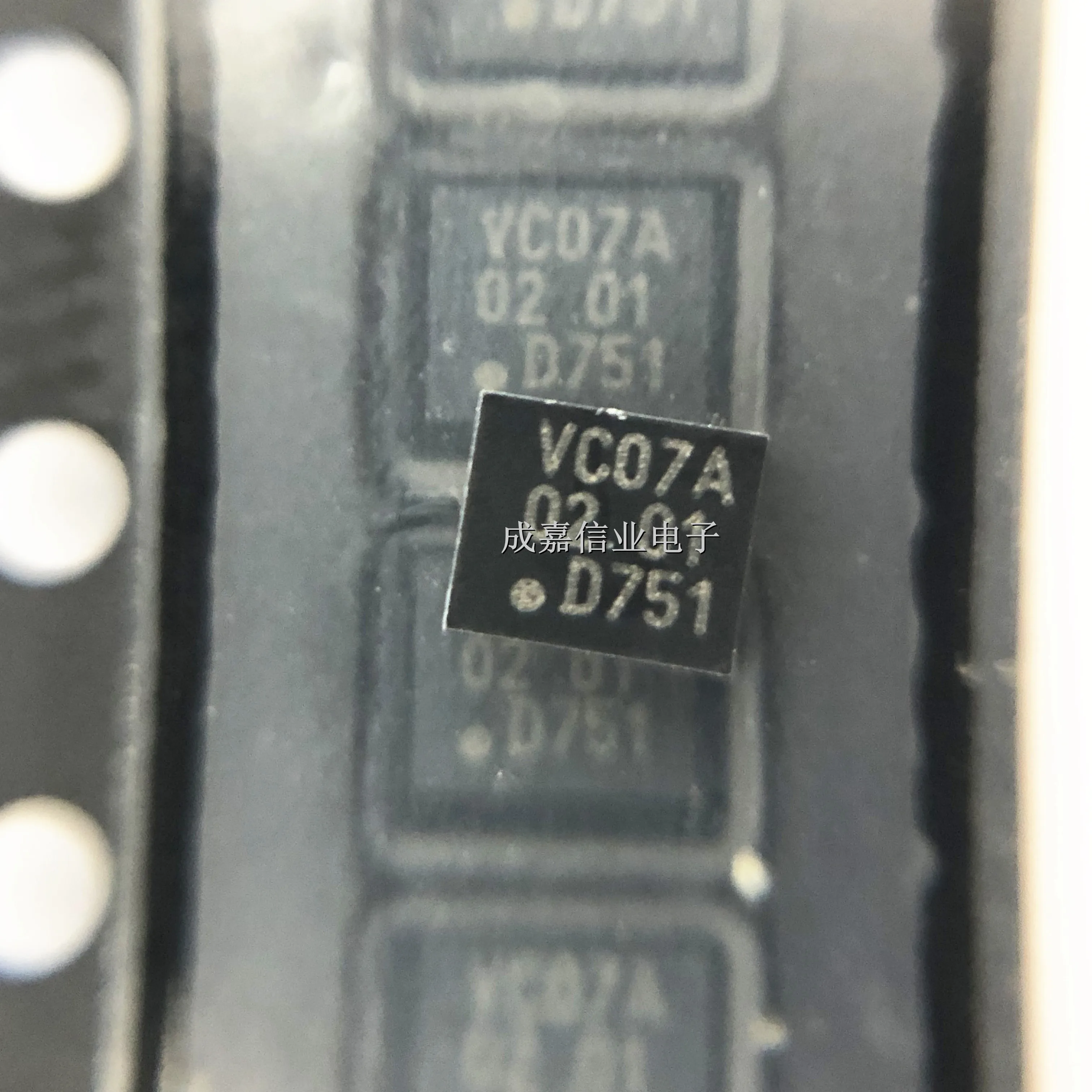 

10 шт./лот 74LVC07ABQ, 115 МАРКИРОВКА DHVQFN-14; Буферы VC07A и линейные драйверы Шестигранный буфер с выходами с открытым сливом