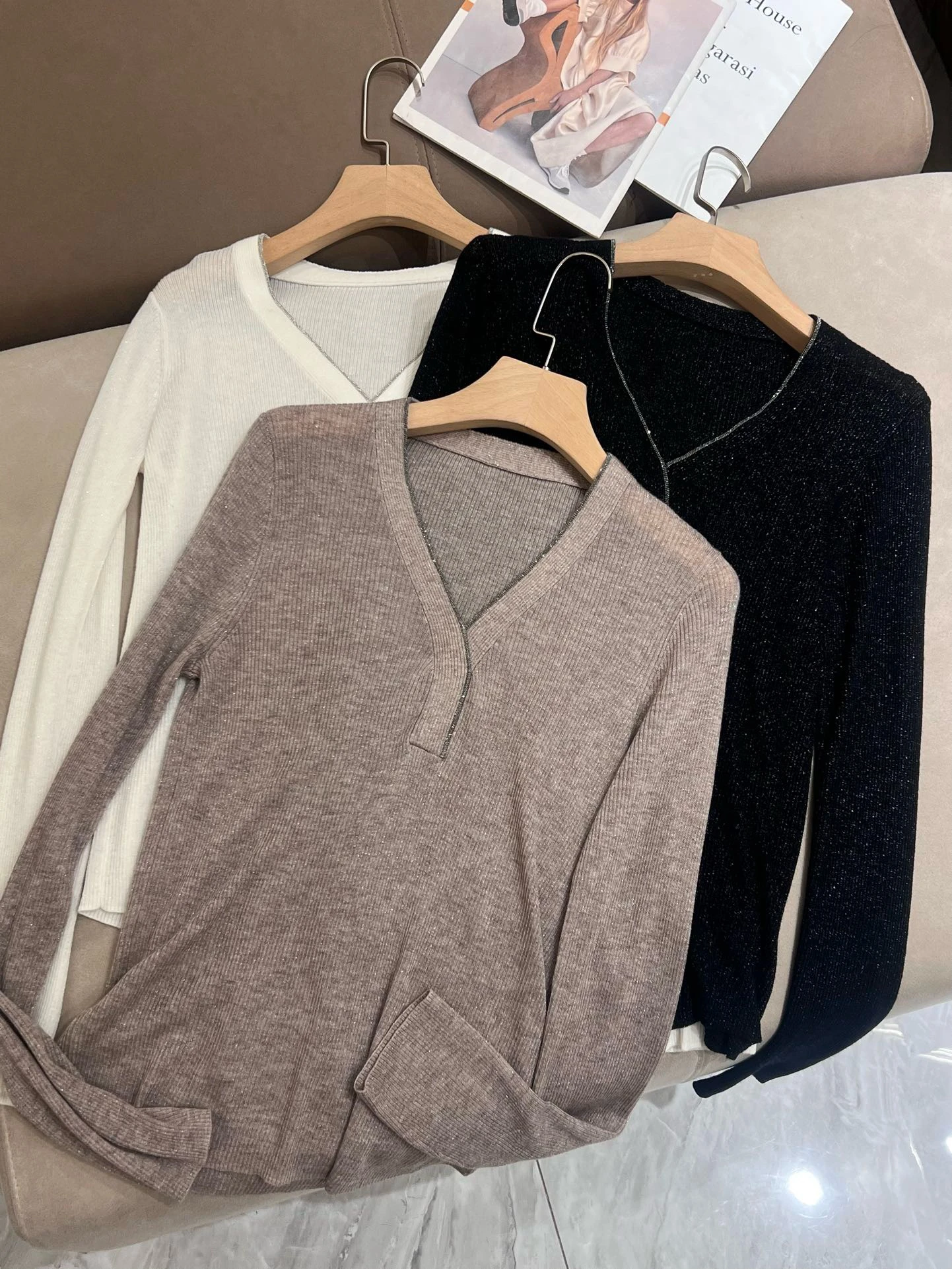 

Ele Metropo Thin Wool Knitted Long Sve V-Ne Base irt BC High Elastic iny Tead Pit Strip Women's Faion