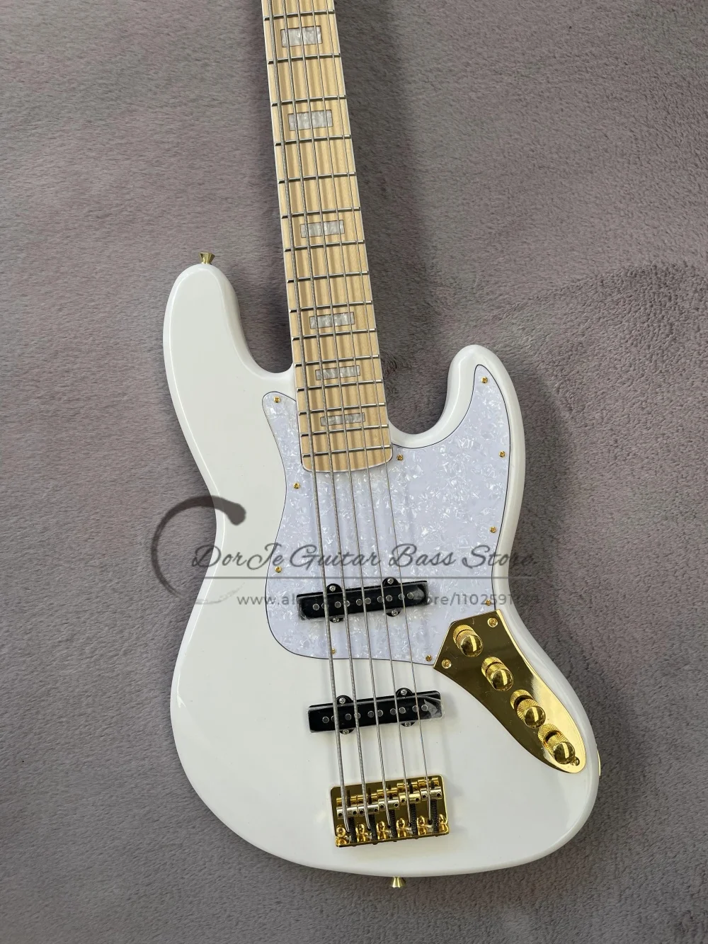 5 string white bass, golden fixed bridge, solid wood body, maple neck, white pearl pickup board, active battery