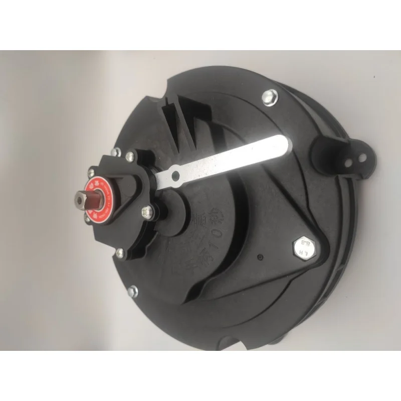 

A long-handled hand-cranked no- starter for water pump of the easy-to-start pull-plate diesel micro-tiller