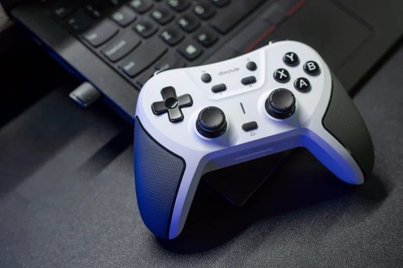 

Беспроводной Bluetooth-контроллер 2.4G C5P для ПК/Switch/iOS, джойстики с датчиками Холла, игровой контроллер для ПК и переназначаемые кнопки на задней панели