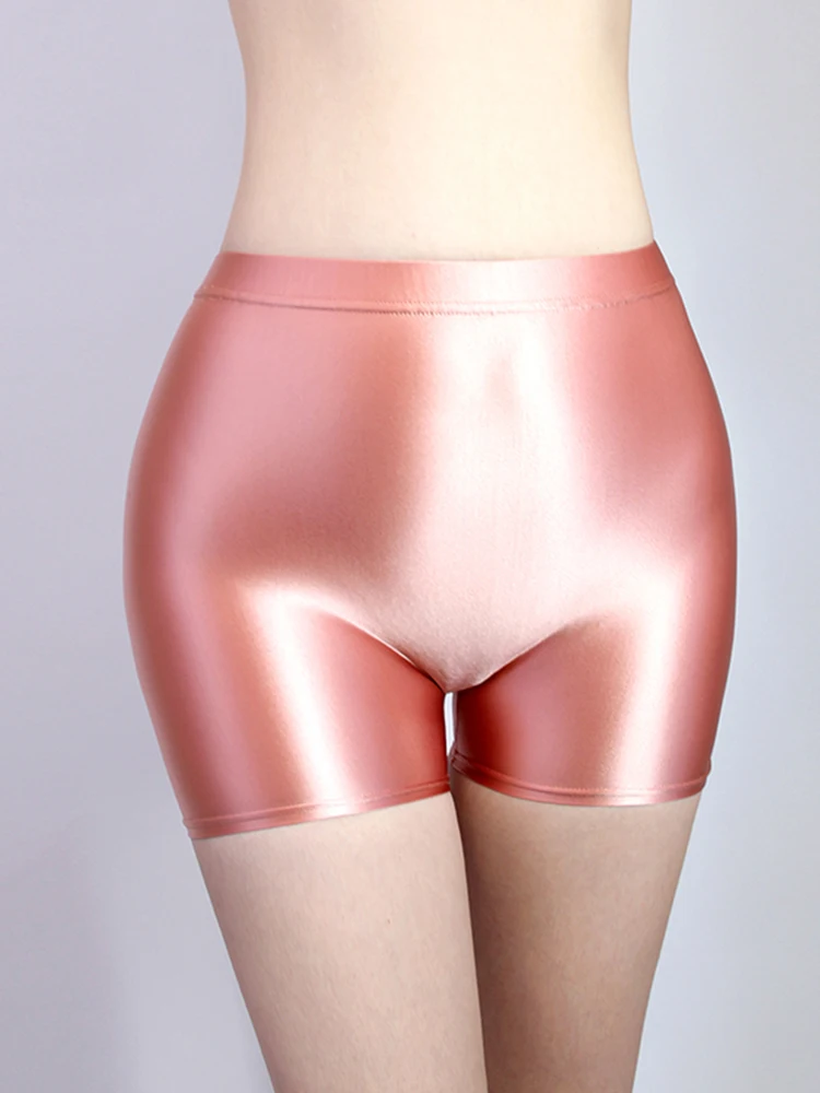 شورت بطبقة أساسية يمكن ارتداؤه من الداخل والخارج. بنطال نسائي رفيع للتخسيس وضيق من ثلاث طبقات