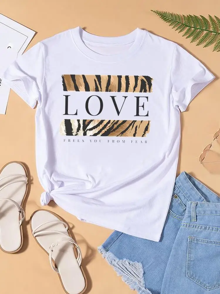 

Леопардовая надпись Love Trend, Милая женская одежда, футболка с графическим рисунком, Модный женский топ с коротким рукавом, женская футболка, футболка