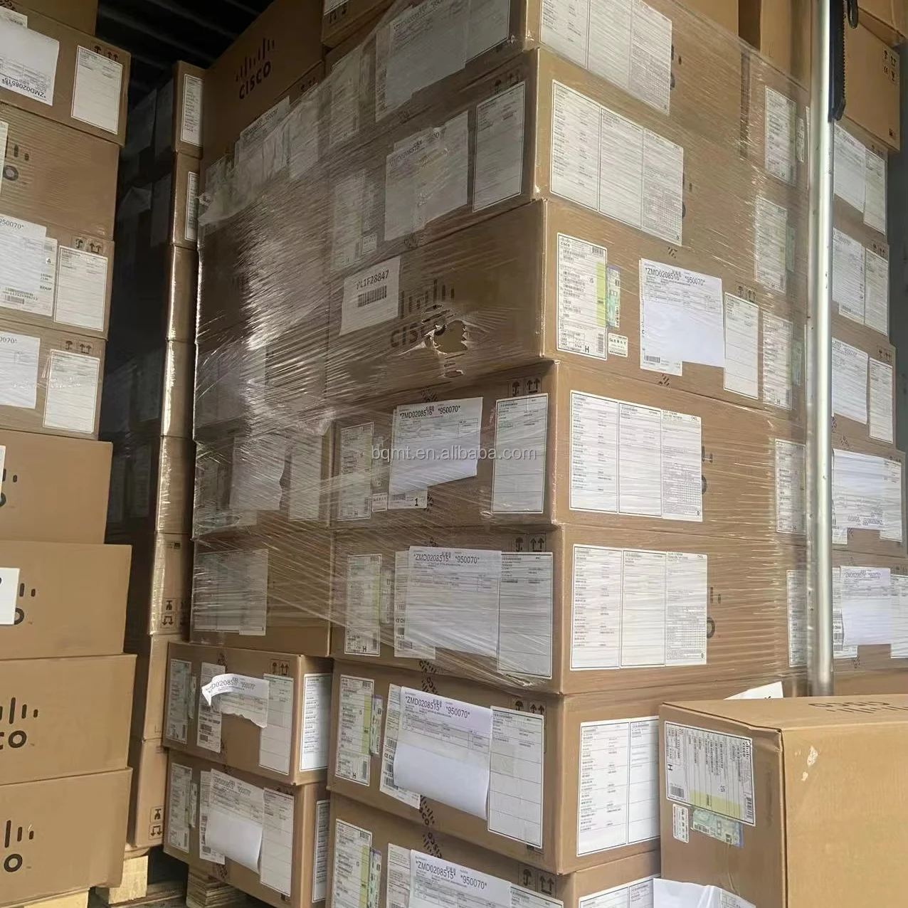 Sealed Original for Nexus 9000 Series Switches 24 Port 40/100G QSFP28 Connectors with POE Function N9K-C9332C Stock