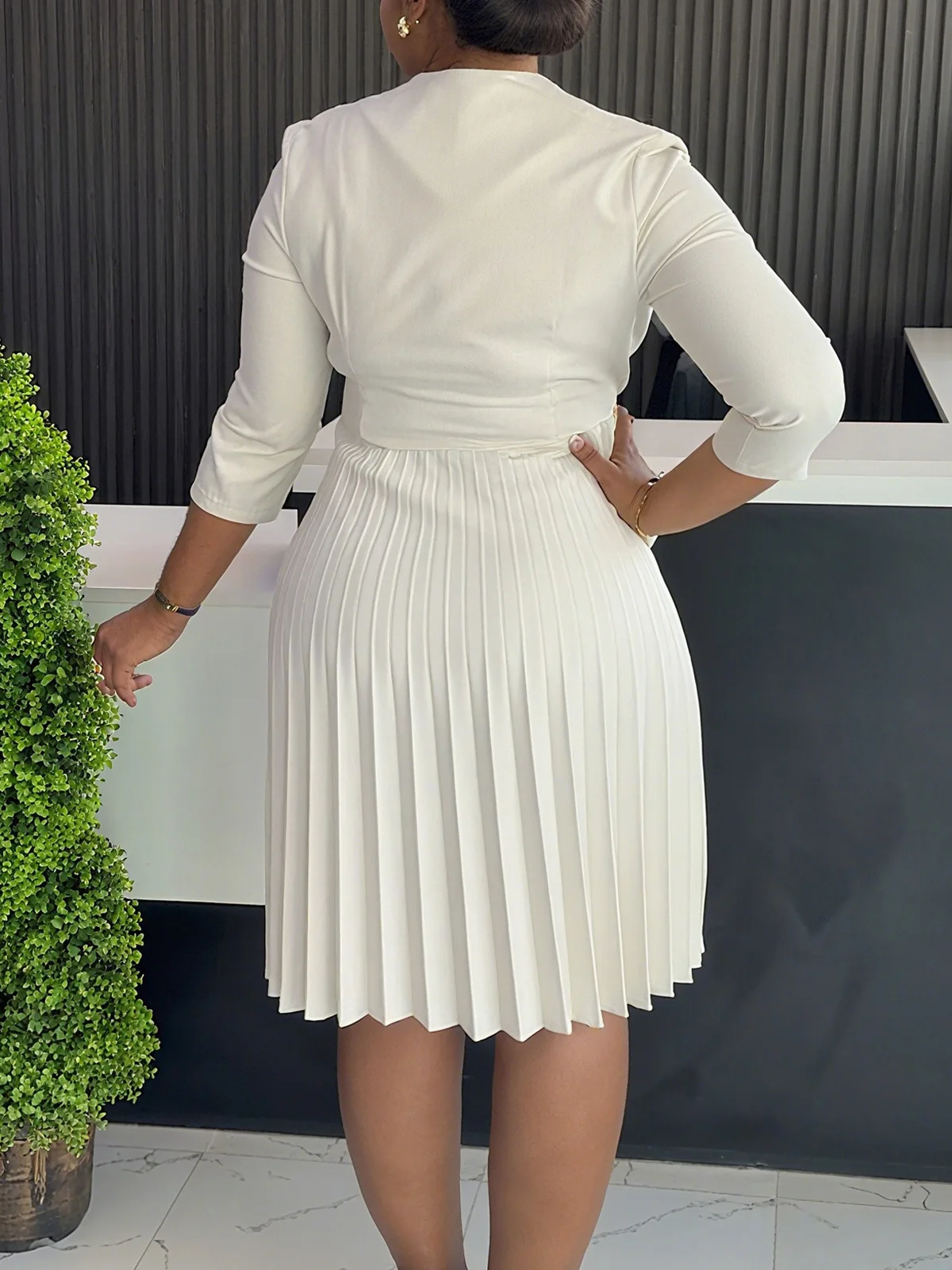 Damen-Winterkleid im neuen Stil mit Anzugkragen, Übergröße, modisches und elegantes, plissiertes Außenhandelskleid