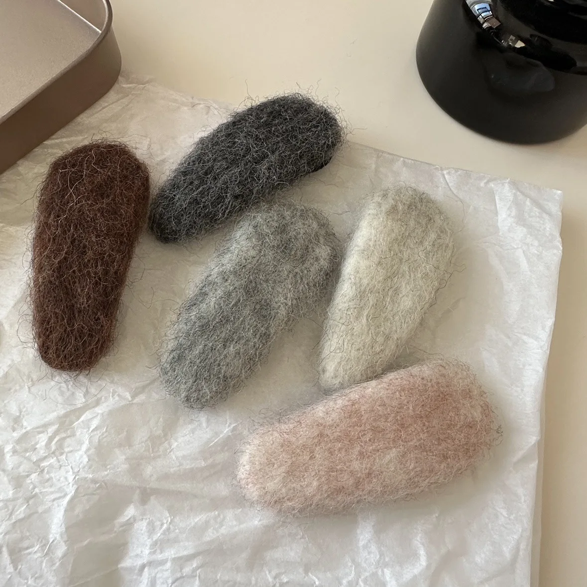 1pc Fluffy Winter Hair Clip Faux Fur Side Bangs Grip for Women Girls Cute Plush BB Clip Daily Outing Autumn Cold Season Hairpin