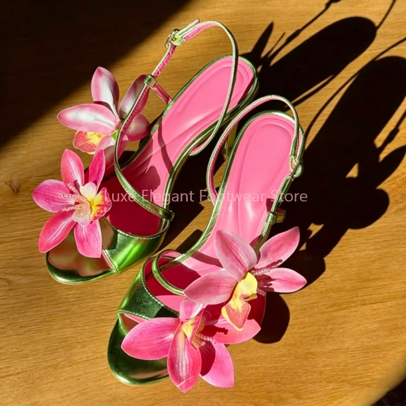 Sandalias de tacón alto fino con tiras y diseño de flor roja, huecas, de colores mixtos, con punta abierta, para mujer, ideales para vacaciones.