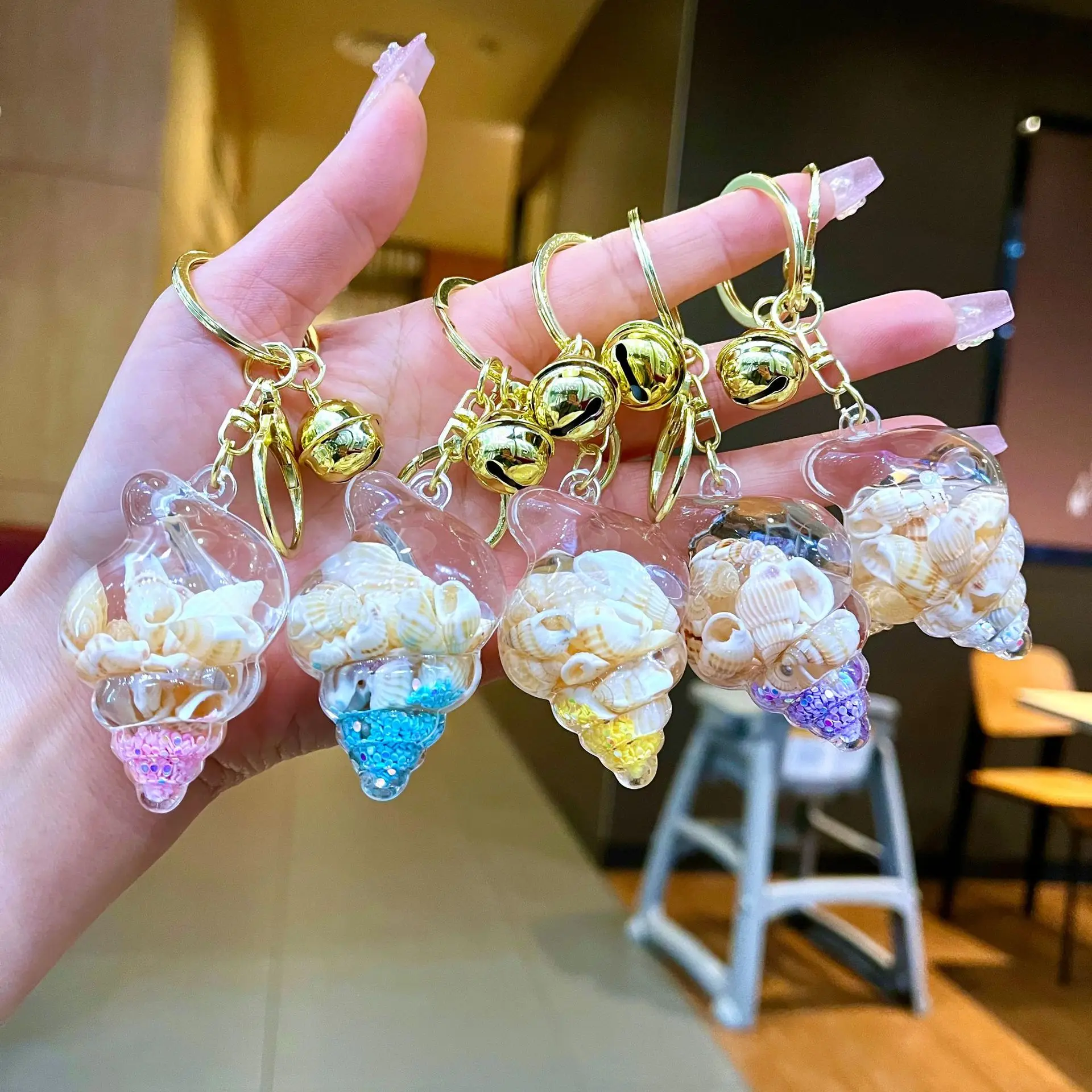 quicksand keychain Trend Resin Luminous Conch Keychain Student Phone Earphone Decoration Women's Unique Car Key Hanging Decorati