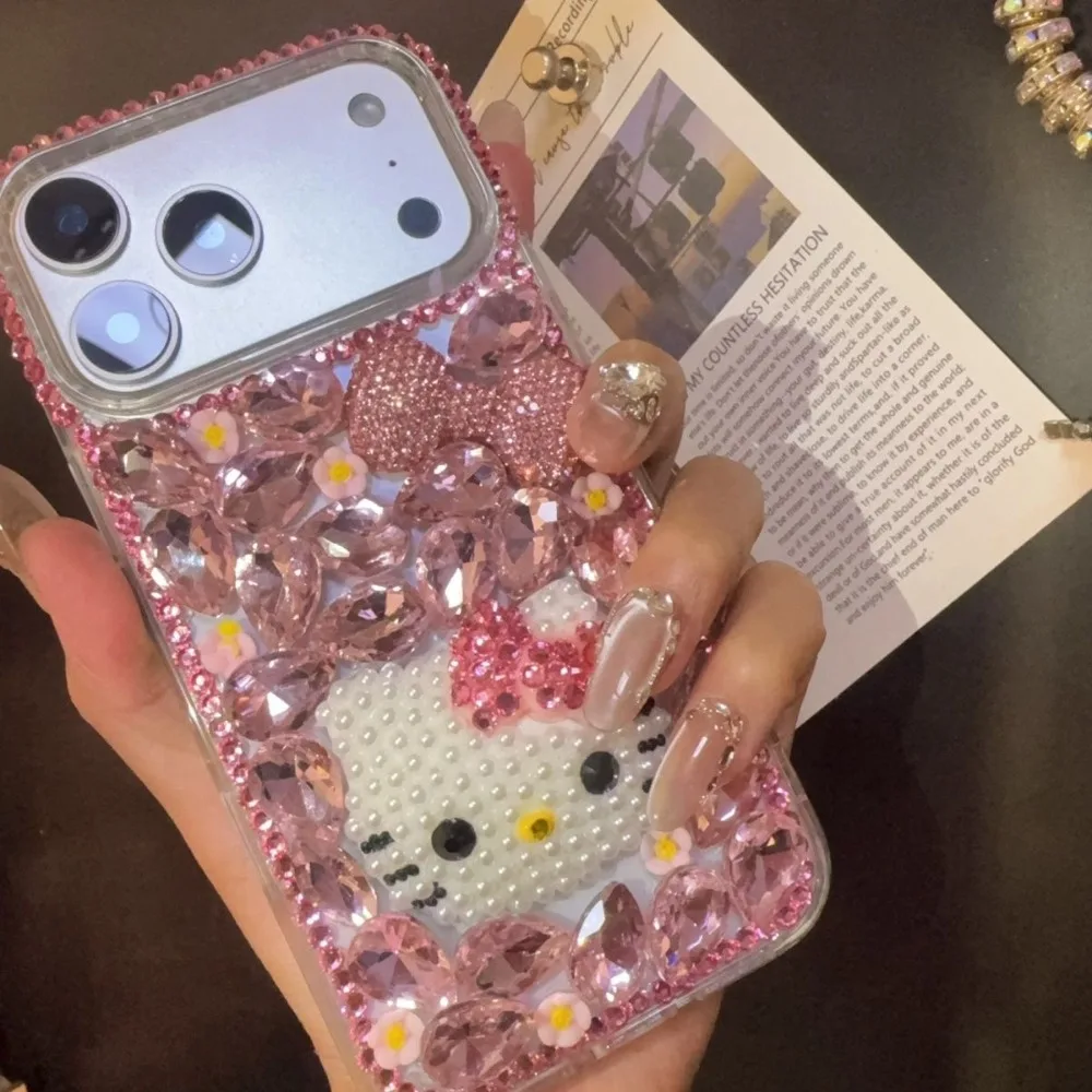 Modische, süße Cartoon-Sanrio-Hello-Kitty-Handyhülle mit Glitzer und Diamanten für iPhone 18 17 16 15 14 13 12 Pro Max, stoßfeste Schutzhülle – Detail 6