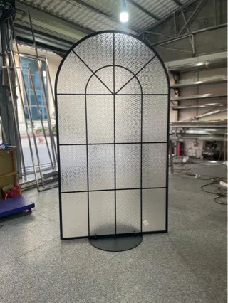 French movable Changhong glass partition, light luxury, no punching, opposite the entrance, water ripple arched screen