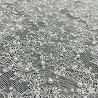 Tela única bordada de encaje francés con perlas de varios tamaños, adecuada para vestidos de noche de boda de alta gama