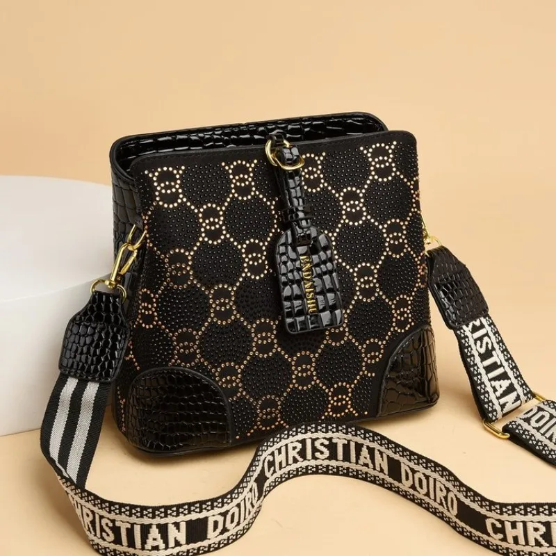 

Женская новогодняя сумка 2025 года, ограниченная серия, сумка через плечо со праздничным дизайном, идеальный подарок для женщин и девочек ‌